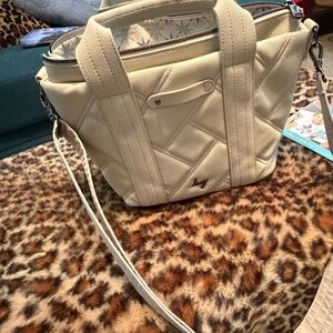 Lug Dory (medium size) Geometric Pattern Cream with Multiple Pockets